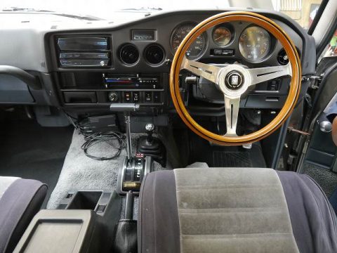 ランクル60　運転席